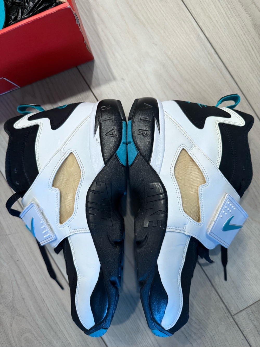 Nike Diamond Turf 1 Retro Emeralds